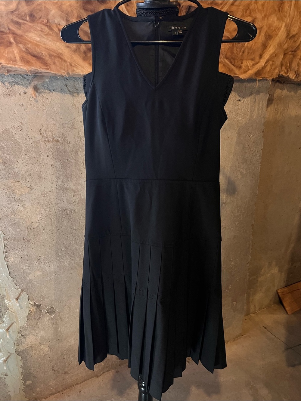 Theory Black Sleeveless V-Neck Pleated Midi Dress
